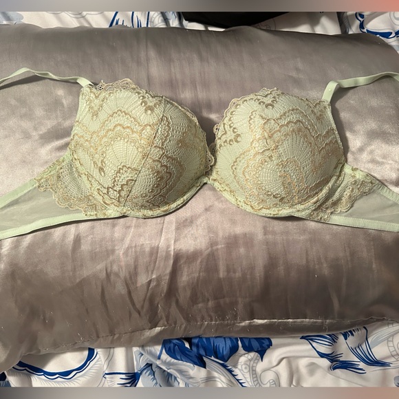 La Senza Beyond Sexy 34 C EUC padded bra - Picture 1 of 3